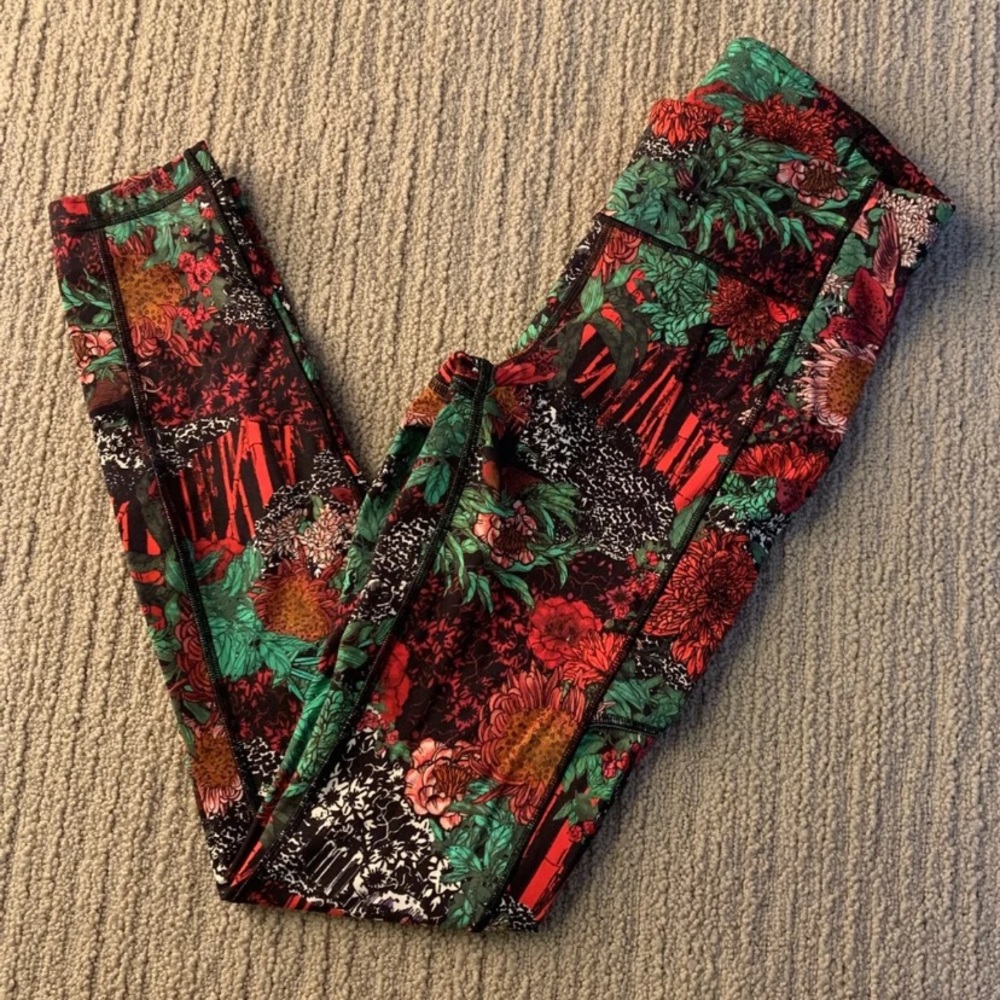 Printed lululemon workout leggings